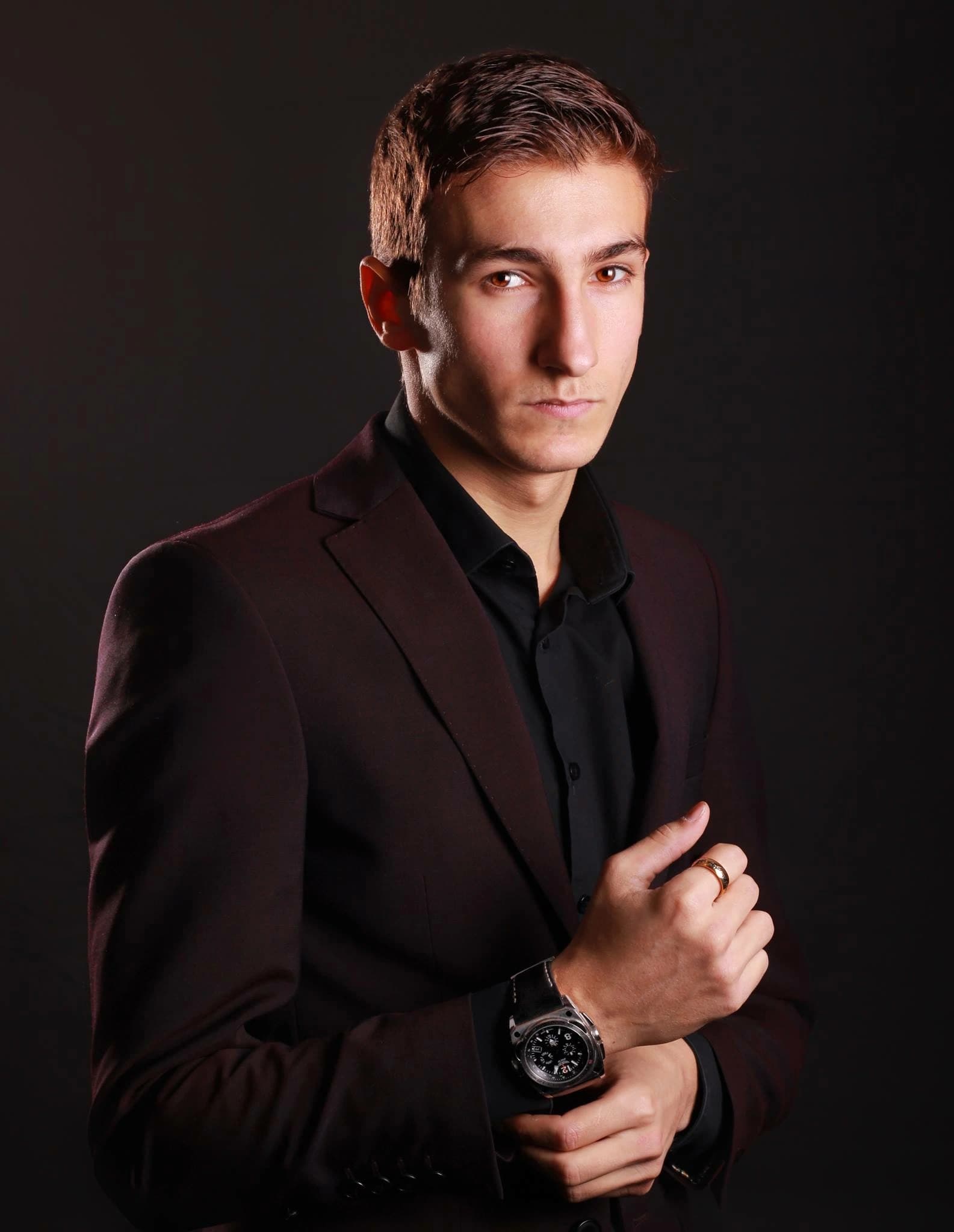 Maksi Thompson — Professional Profile